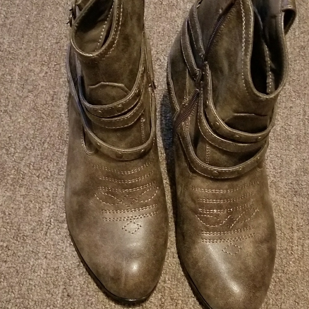 Ankle boots